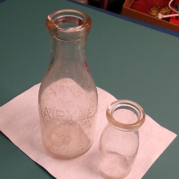 Vintage Glass Milk Bottle Set - Picture 1 of 8